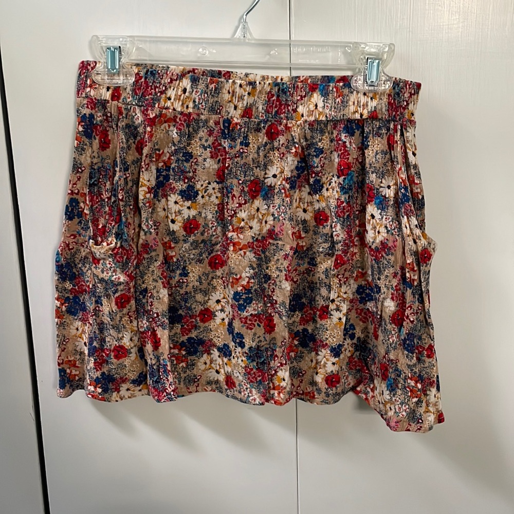 Lily White Floral Mini Skirt with pockets